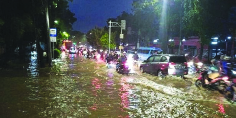 Hujan Deras Guyur Jakarta Rt Dan Ruas Jalan Tergenang