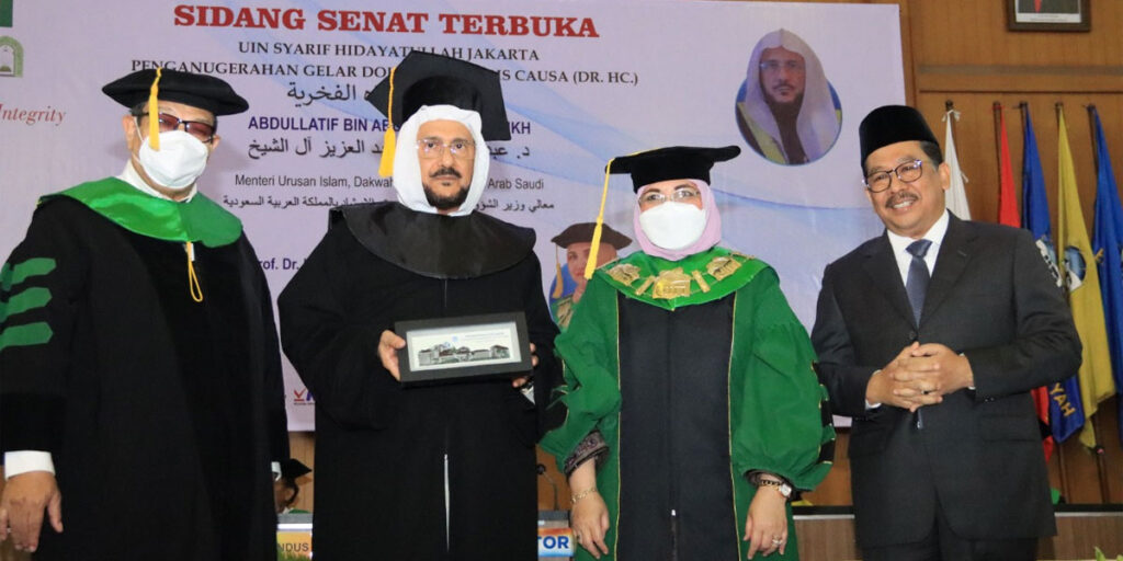 Syeikh Abdullatif Terima Doktor Kehormatan, Wamenag Harap Perkuat Sinergi Indonesia dan Saudi - wamenag sidang seant - www.indopos.co.id