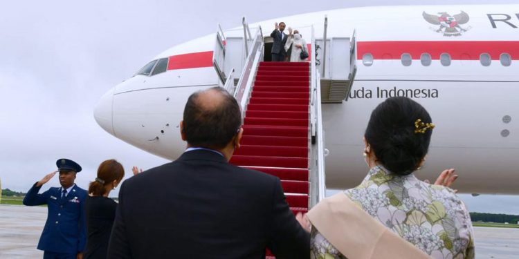 Jokowi Dan Ibu Iriana