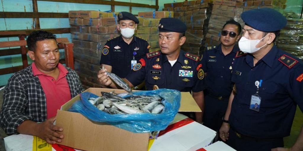 KKP Segel 4,7 Ton Ikan Ilegal asal Tiongkok dan Malaysia - kkp sita ikan - www.indopos.co.id