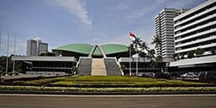 Gedung utama DPR/MPR. Foto: Wikipedia