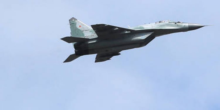 Pesawat MiG-31BM milik Rusia melakukan patroli mengusir pesawat mata-mata Inggris. Foto: rt.com