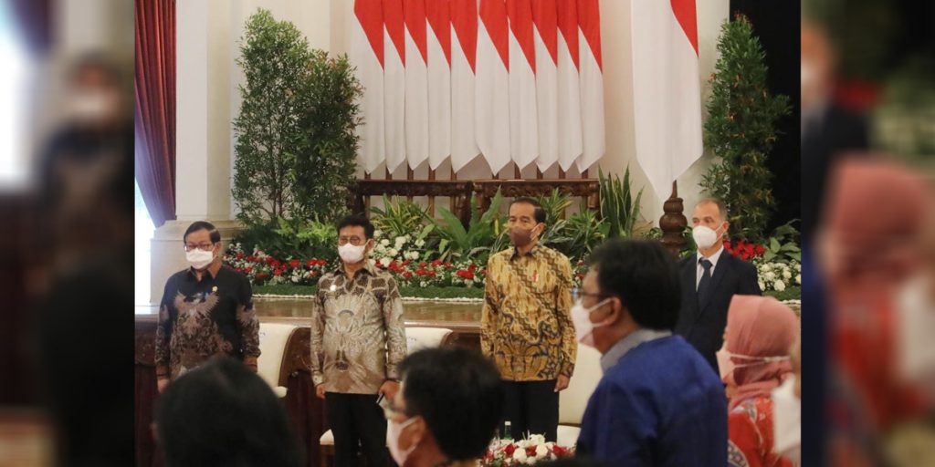 Swasembada Beras, Presiden Jokowi Terima Penghargaan dari IRRI - jokowi n IRRI - www.indopos.co.id