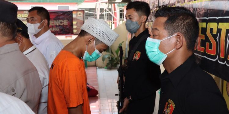 FM, seorang pemuda yang menyekap dan memperkosa soerang gadis berusia 16 tahun di Tangerang berhasil diciduk polisi. Foto: Humas Polda Banten for indopos.co.id