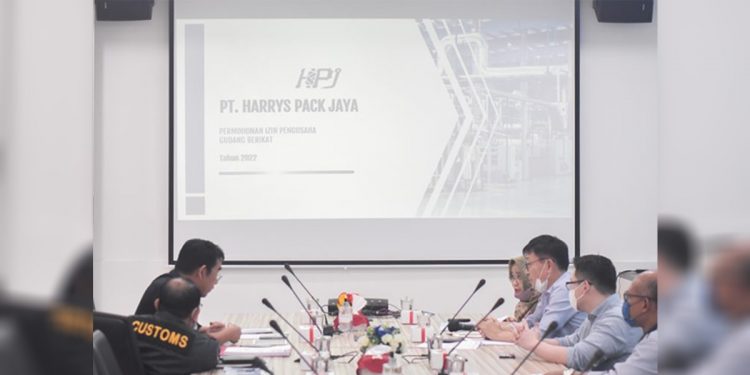 Kanwil Bea Cukai Jakarta memberikan fasilitas gudang berikat kepada PT Harrys Pack Jaya, Senin (26/9). Foto: Humas Bea Cukai