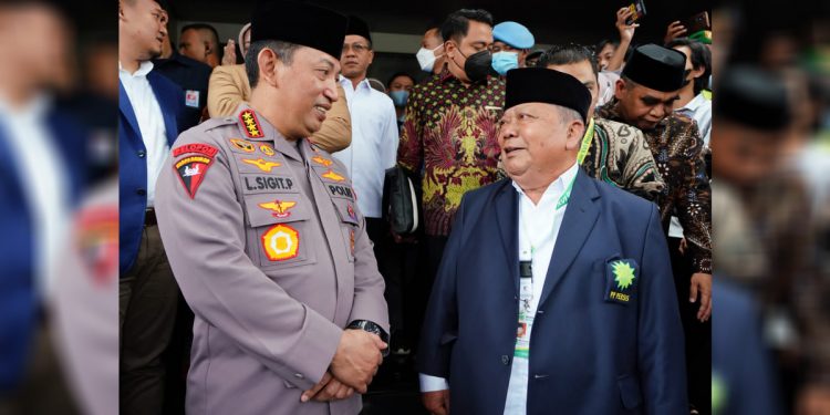 Kapolri Jenderal Polisi Listyo Sigit Prabowo dan ketua umum Persis KH Aceng Zakaria. Foto : Divisi Humas Mabes Polri for Indopos.co.id