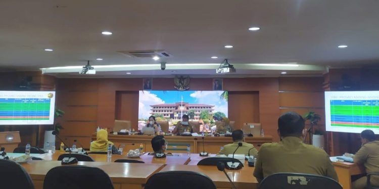 Tim Satuan Tugas (Satgas) Koordinasi, Supervisi dan Pencegahan (Korsupgah) KPK untuk Wilayah Banten melakukan rapat koordinasi monitoring dan evaluasi program pemberantasan korupsi terintegrasi di Kantor Bupati Tangerang, Selasa (13/9/2022). Foto: Humas KPK
