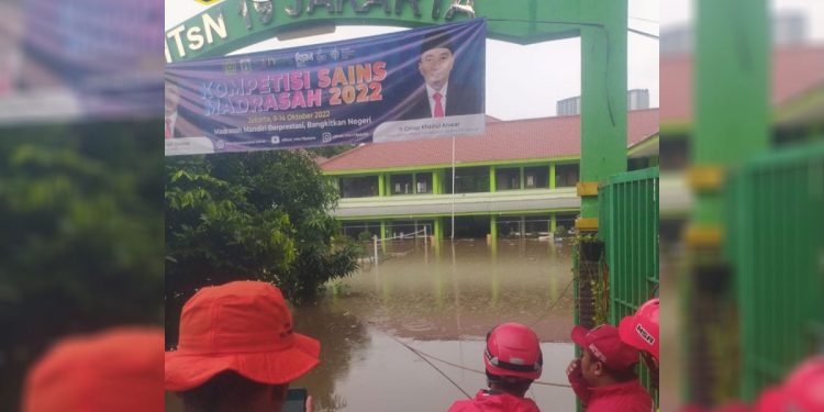 Banjir-MTSN-19-Pondok-Labu