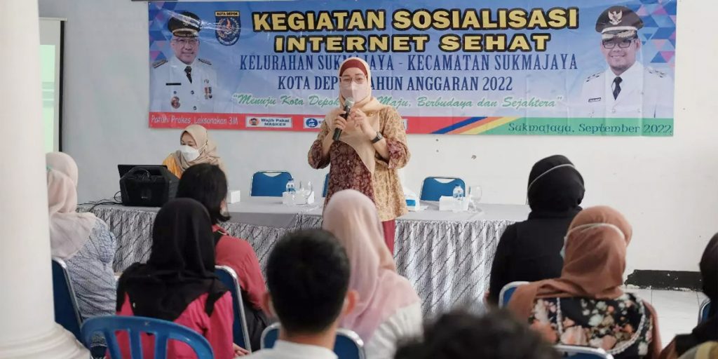 Puluhan Warga Kelurahan Sukmajaya Dibekali Ilmu tentang Internet Sehat - Internet Sehat - www.indopos.co.id