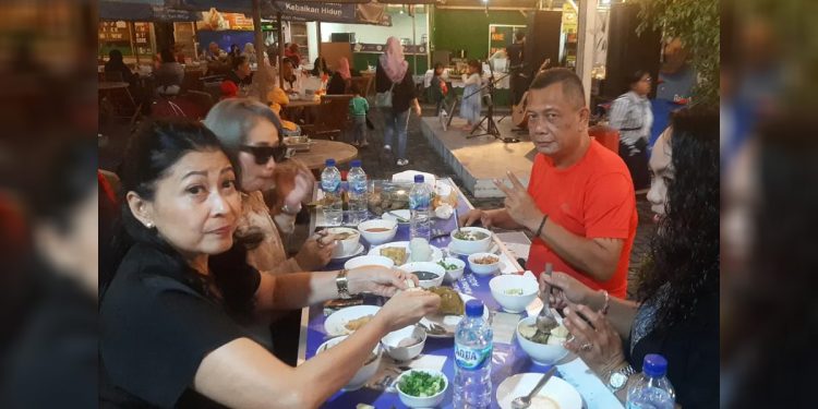 Tempat santap Rahayu Street Food menjadi surga tersembunyi bagi foodie kala ingin menikmati aneka kuliner street food. (istimewa)