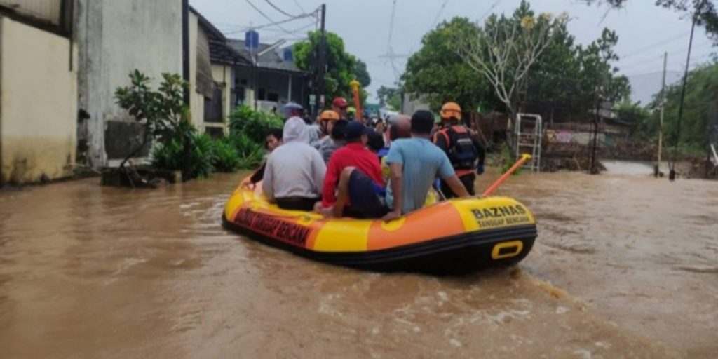 BPBD DKI Sebut 8 RT di Jakarta Selatan Tergenang Air Hingga 40 Cm - banjir 1 - www.indopos.co.id