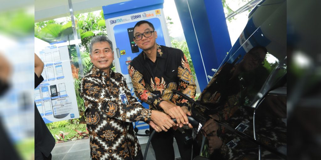 Jadi Akselerator Pengurangan Emisi Karbon, BRI bersama PLN Resmikan SPKLU di Jakarta - bri mobil listrik - www.indopos.co.id