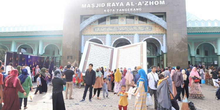 Masyarakat mendatang Festival Al-Azhom ke-9, Kota Tangerang, Banten yang digelar pada 23 September - 2 Oktober 2022. Foto : Pemkot Tangerang for Indopos.co.id