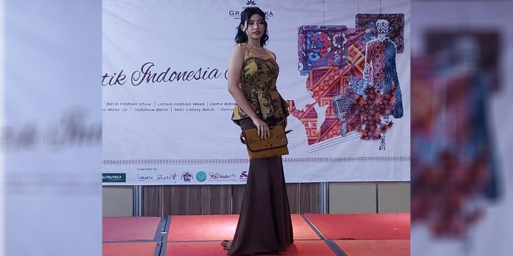 Peragaan "Batik Indonesia Kini” (vera/indopos.co.id)