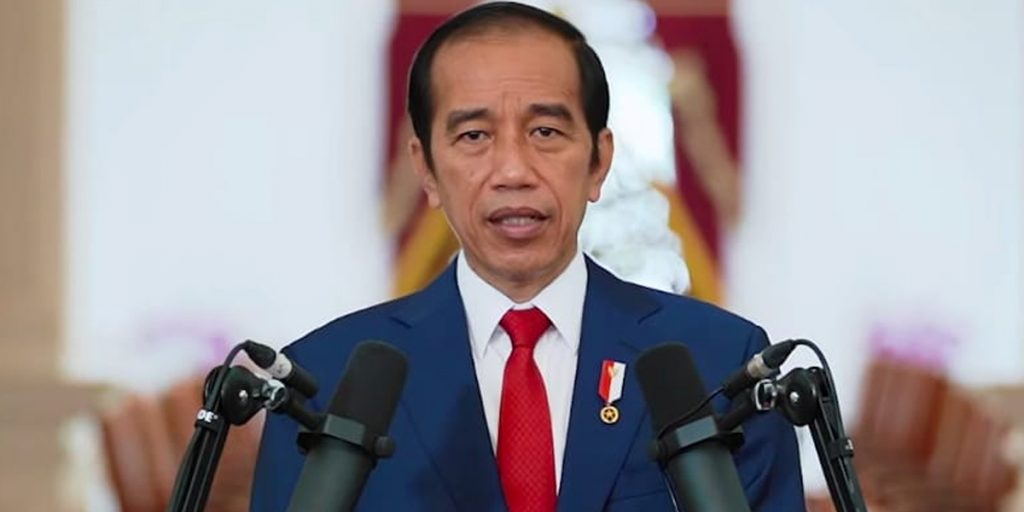Pakar Hukum Sebut Pernyataan Rektor UGM Belum Cukup Buktikan Jokowi Lulusan UGM - jokowi 2 - www.indopos.co.id