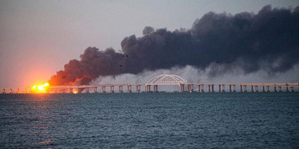 Putin Perketat Pengamanan di Jembatan Krimea - ledakan krimea1 - www.indopos.co.id