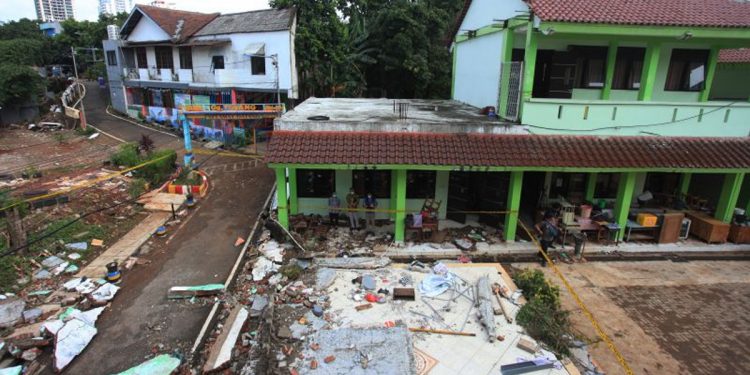Kondisi sekolah MTsN 19 Pondok Labu, Jakarta Selatan terendam banjir. (Dok. BNPB)