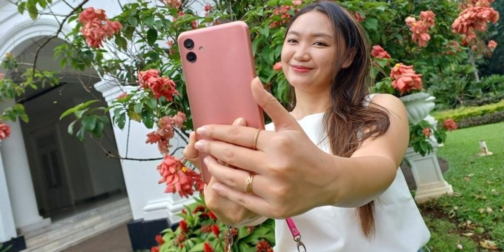 Ini 3 Hal Seru Bikin Kamu Healing Saat Berwisata Dengan Samsung Galaxy A04 - samsung selfie - www.indopos.co.id