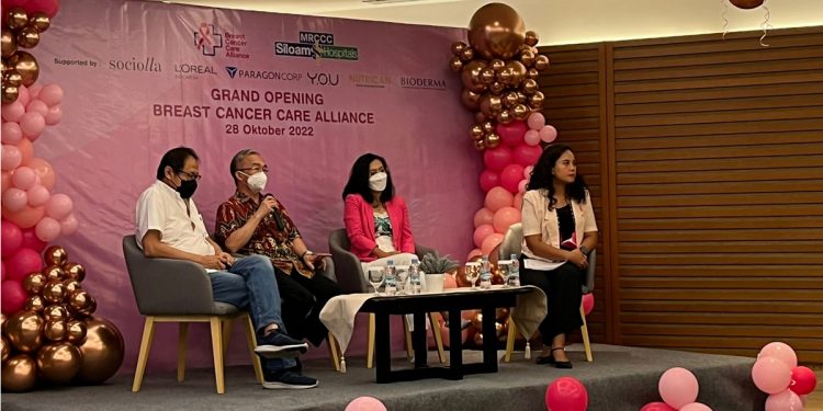 Talk show dan beauty demo seputar kesadaran akan kesehatan dan kualitas hidup di Mochtar Riady Comprehensive Cancer Centre (MRCCC) yang berlokasi di Semanggi, Jakarta Selatan, Jumat (28/10/2022). Foto: Dokumen Siloam Hospitals Group