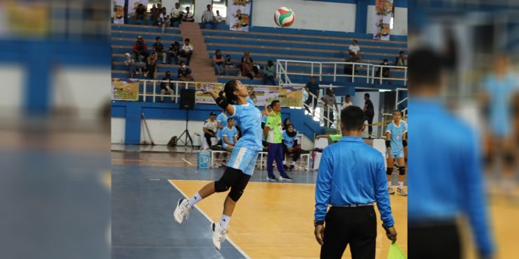 Atlet bola voli putri Banten pada babak penyisihan pertandingan kualifikasi Pra Popnas (Pekan Olahraga Pelajar Nasional), Sabtu (29/10/2022). Foto: Humas Pemprov Banten