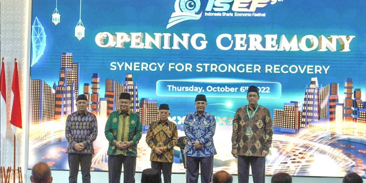 Wakil Presiden RI, Ma'ruf Amin dalam seremoni pembukaan Indonesia Sharia Economic Festival (ISEF) ke-9 tahun 2022. Foto: ISEF for indopos.co.id