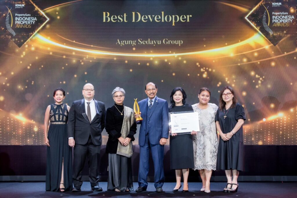 Pemberian penghargaan PropertyGuru Indonesia