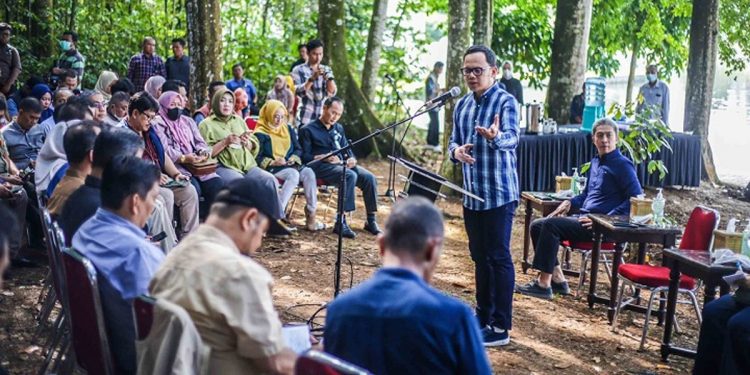 Briefing staf di lingkungan Pemerintah Kota (Pemkot) Bogor pada Selasa (1/11/2022) dilaksanakan di Kawasan Situ Gede, Kelurahan Situ Gede, Kecamatan Bogor Barat, Kota Bogor. Foto: Pemkot Bogor
