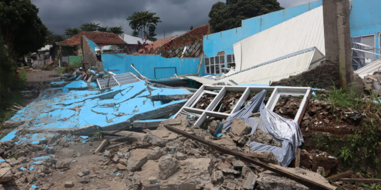 Kondisi bangunan yang runtuh akibat gempa di Kabupaten Cianjur, Jawa Barat, Rabu (23/11/2022). (Dok BNPB)