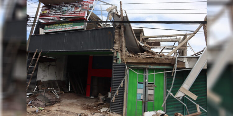 Kondisi bangunan rusak akibat dampak gempa bumi magnitudo 5,6 mengguncang Cianjur, Jawa Barat. Foto: Dok BPDB Cianjur