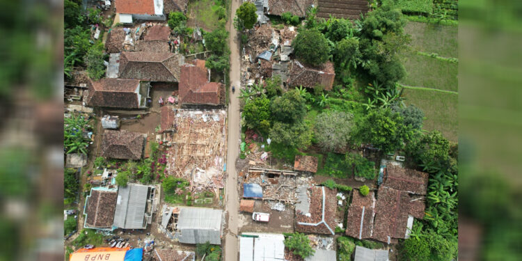 Kondisi permukiman warga yang terdampak gempa di Cugenang, Kabupaten Cianjur, Jawa Barat baru-baru ini. Foto: Dok BNPB for indopos.co.id