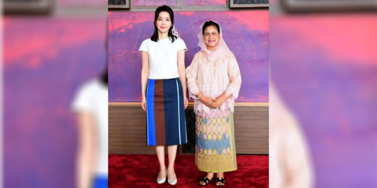 Ibu Iriana Joko Widodo dengan istri Presiden Korsel, Kim Kun-hee di Bali saat KTT G20 beberapa waktu lalu. Foto: Instagram/@iriana.jokowi_