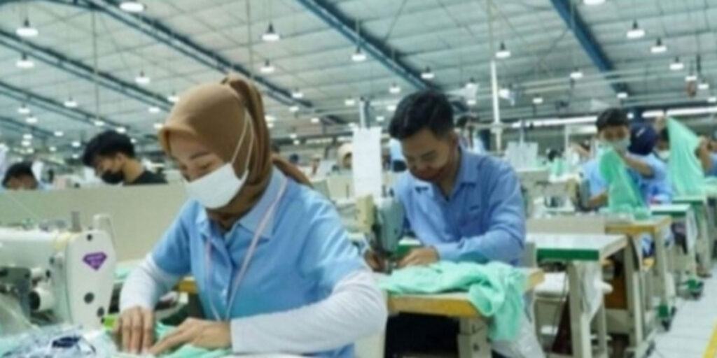 DPD Apresiasi Keputusan Pemerintah Naikkan 10 Persen Upah Minimum 2023 - pekerja tekstil - www.indopos.co.id