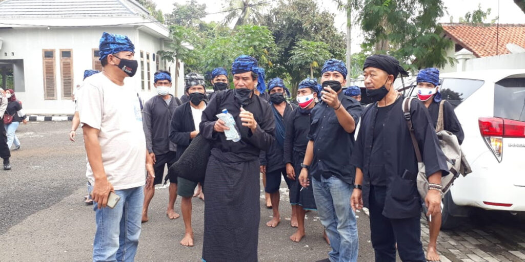 Moderasi Beragama Masyarakat Suku Badui Sangat Tinggi - badui kaos hitam - www.indopos.co.id