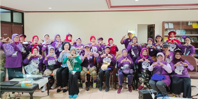 Centre for Ageing Studies (CAS) Universitas Indonesia (UI) berkolaborasi dengan Alzheimer's Indonesia (ALZI) Chapter Depok menyelenggarakan Kelas Lansia dengan topik Mitigasi Bencana Bagi Lansia, Rabu (21/12/2022). Foto: Dokumen Humas UI