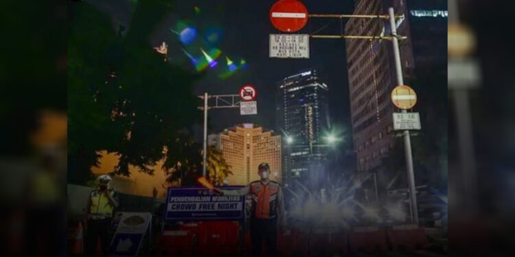 Jalan Sudirman-Thamrin ditutup saat pemberlakuan Car Free Night di Jakarta. Foto: Dok Instagram/@jktinfo