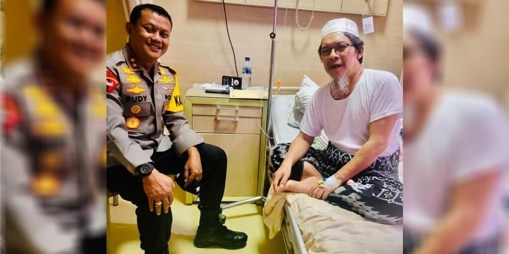 Menderita Sakit di Rumah, Kapolda Evakuasi Ketua MUI Banten ke RS - kapolda besuk ketua mui banten - www.indopos.co.id