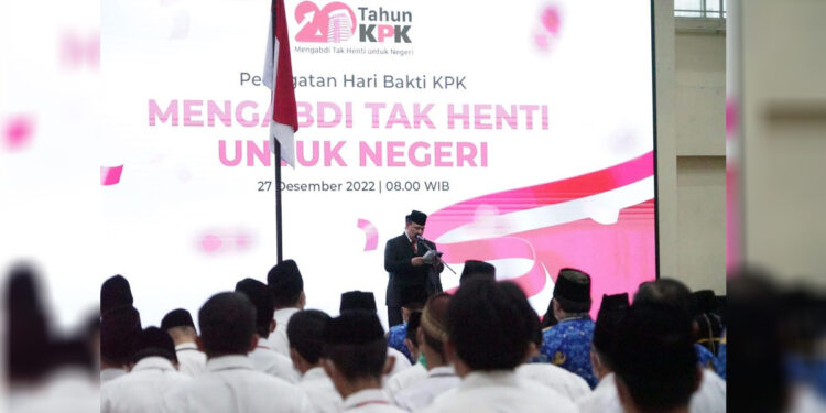 Ketua KPK Firli Bahuri saat peringatan Hari Bhakti ke-20 KPK di Gedung Merah Putih KPK, Selasa (27/12/2022). Foto: Humas KPK