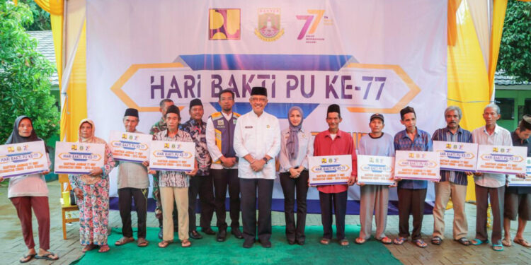 Peringatan Hari Bakti PU (Pekerjaan Umum) dengan bantuan 77 Jamban bagi warga Kecamatan Curug, Kota Serang, Provinsi Banten. Foto: Istimewa