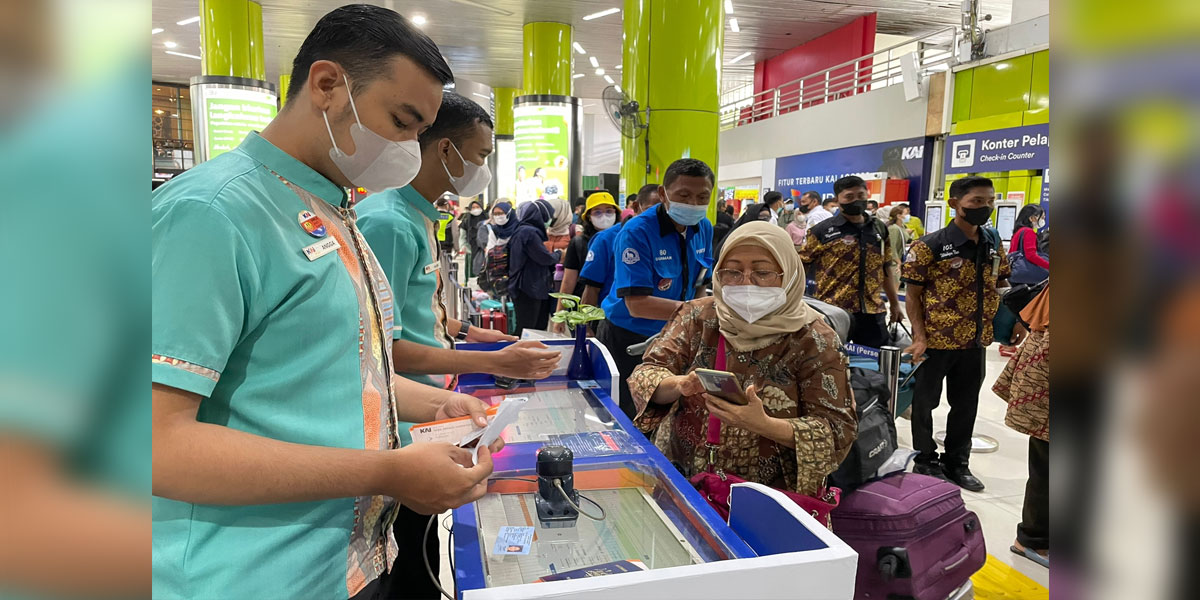 Jelang Libur Imlek, 63 Ribu Tiket KA Stasiun Gambir Dan Pasar Senen ...