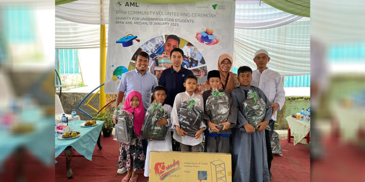 BMW AML Bersama Dompet Dhuafa Waspada bagikan 100 paket School Kit untuk anak sekolah. Dompet Dhuafa Waspada for INDOPOS.CO.ID