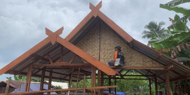 DMC Dompet Dhuafa bersama Recycle House Program (RHP) menggencarkan program Huntara (Hunian Sementara) bagi penyintas terdampak gempa bumi di Cianjur pada Kamis (26/1/2023). Foto: DMC Dompet Dhuafa for INDOPOS.CO.ID
