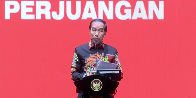 Presiden Joko Widodo memberikan sambutan dalam acara HUT ke-50 PDIP di Jakarta, Selasa (10/1/2023). Foto: Tangkapan layar YouTube PDI Perjuangan