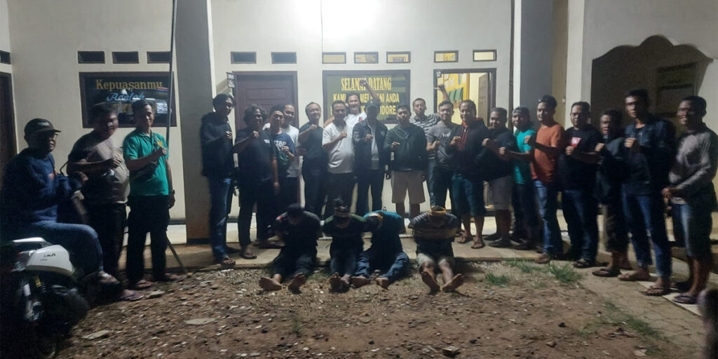 Polisi Tangkap Empat Pelaku Pembuang Dua Mayat di Kebun Karet Lebak - pembunuh - www.indopos.co.id