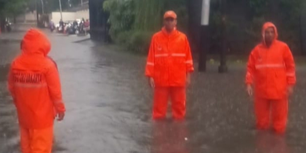 24 RT di Jakarta Terendam Banjir, Jakbar Paling Banyak - banjir jakarta - www.indopos.co.id