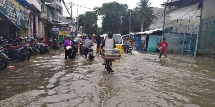 Banjir merendam kawasan Kedoya, Jakarta Barat. Foto: Dok Indopos.co.id