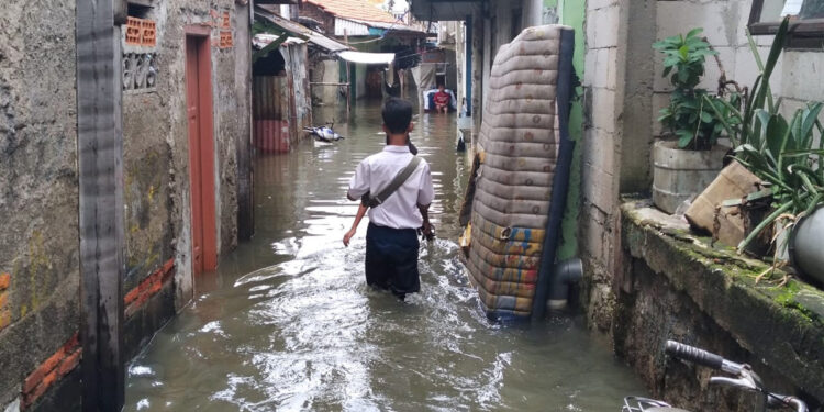 Banjir merendam sebagian wilayah Kota Jakarta Barat. Foto: Dok Indopos.co.id