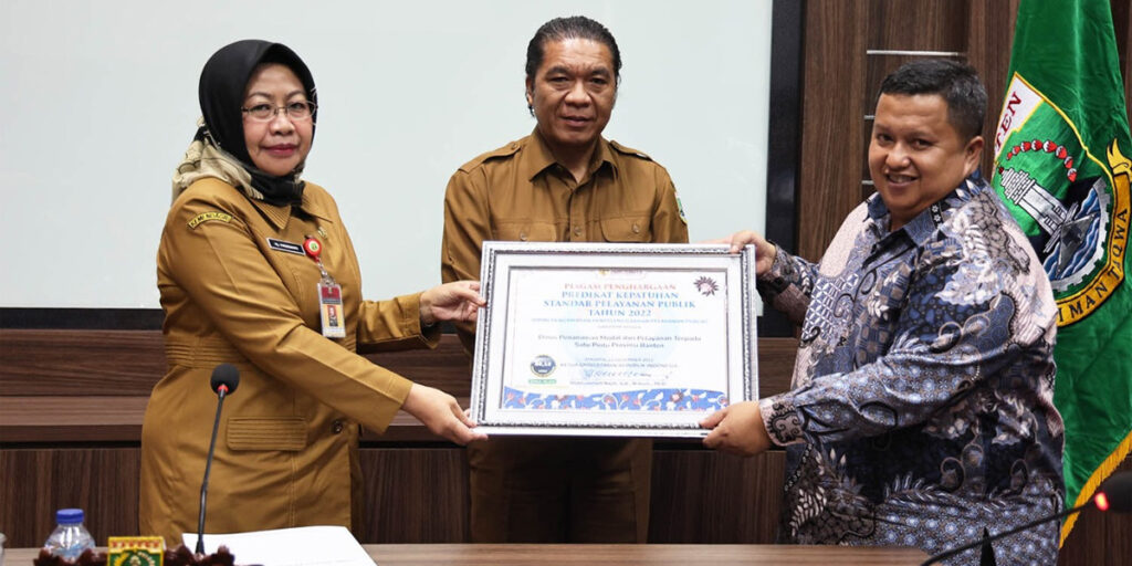Tingkatkan Pelayanan Publik, Ombudsman Berikan Penghargaan Kepada DPMPTSP Banten - banten - www.indopos.co.id