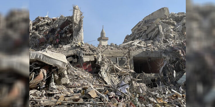 Sisa-sisa bangunan runtuh akibat gempa di Turki. Foto: news.sky.com