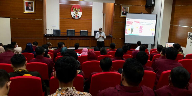 Komisi Pemberantasan Korupsi (KPK) menerima kunjungan audiensi dari Universitas Semarang, Jawa Tengah, di ruang konferensi pers, Gedung Merah Putih KPK, Jakarta, Senin (6/2/2023). Foto: Humas KPK