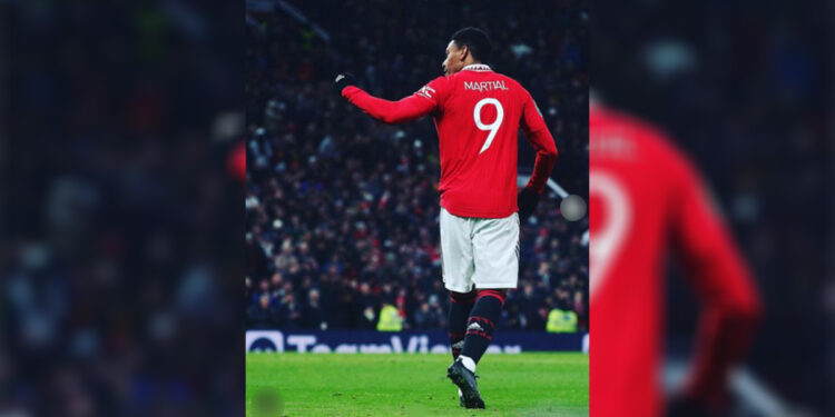 Anthony Martial membuka skor untuk Manchester United saat melawan Nottingham Forest di pertandingan semifinal Piala Carabao. Foto: Instagram/@manchesterunited